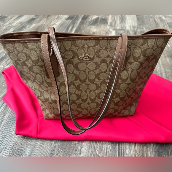 Coach Handbags - Coach Tote Bag Like New